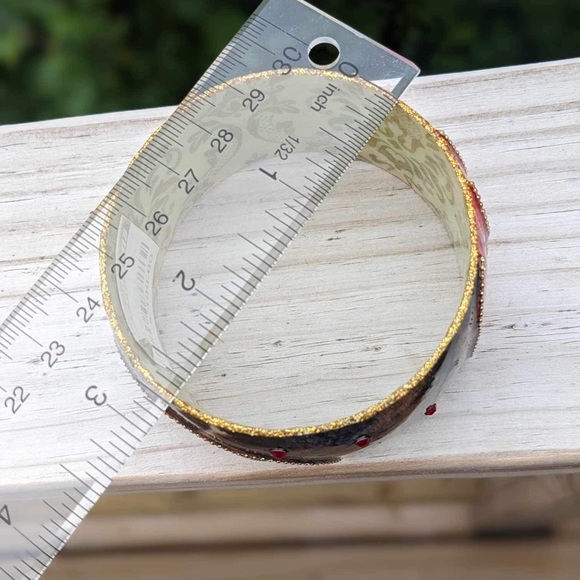 Vintage Cold Enamel Red Rose Damask Pattern Bangle with Gold Trim - Picture 7 of 16